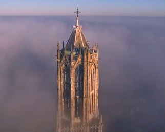 dom utrecht in mist