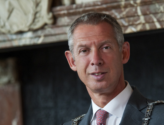 Portret Onno Hoes burgemeester te Maastricht