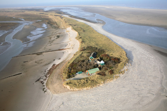 NL Rottumerplaat Luchtfotoserie duinafslag foto: Joop van Houdt