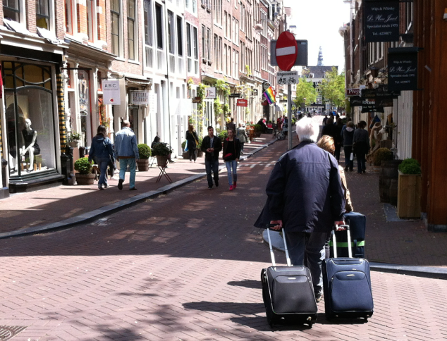 tourists suitcases amsterdam