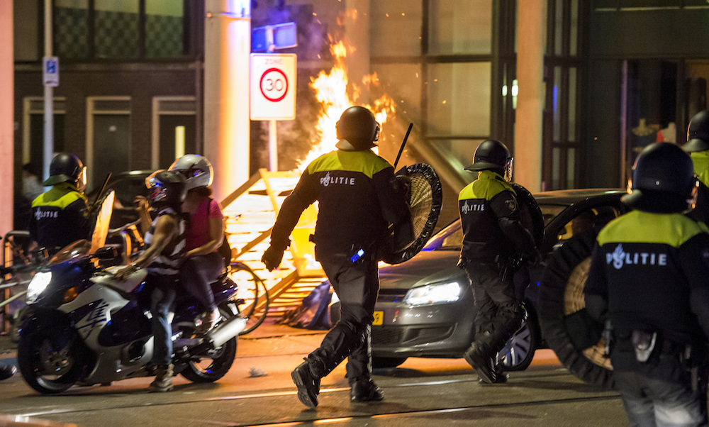 Weer protest bij politiebureau Schilderswijk