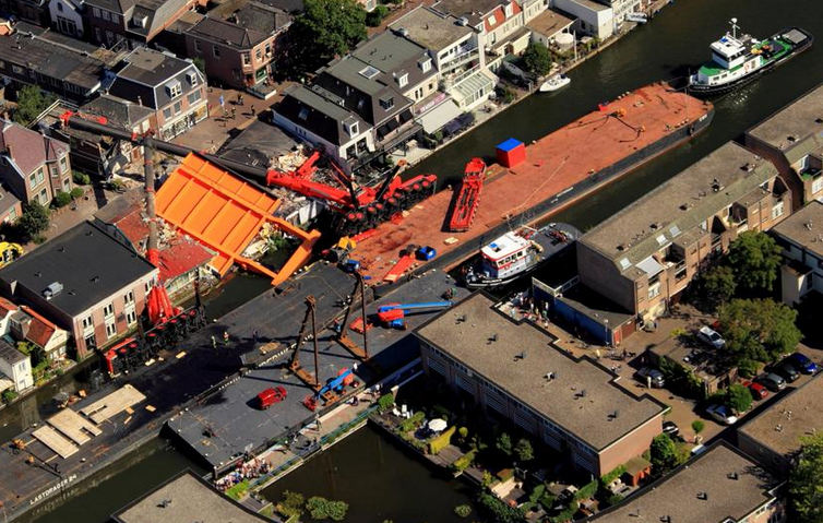 alphen aan den rijn crane bridge