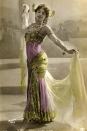 Mata Hari in costume