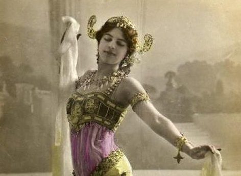 Mata Hari in costume