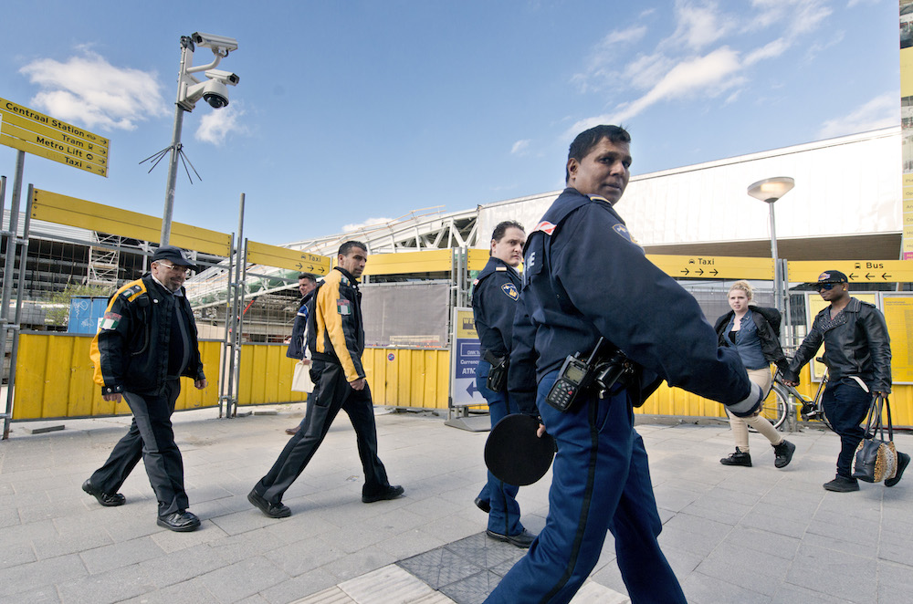 Police, BOAs and security cameras. Photo: David Rozing /HH