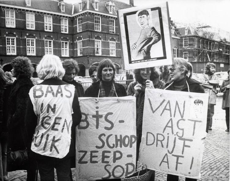 Campaigning for abortion rights in 1974. Photo: SPAARNESTAD PHOTO/NA/Anefo/unknown photographer