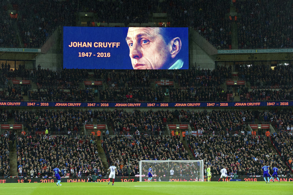 Wembley honours Johan Cruijff. Photo: VI-Images 