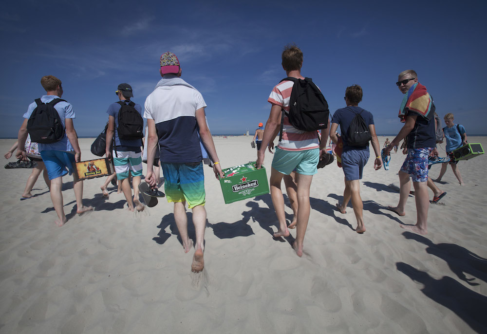 Teenagers on Terschelling. Photo: Laurens Aaij/Hollandse Hoogte