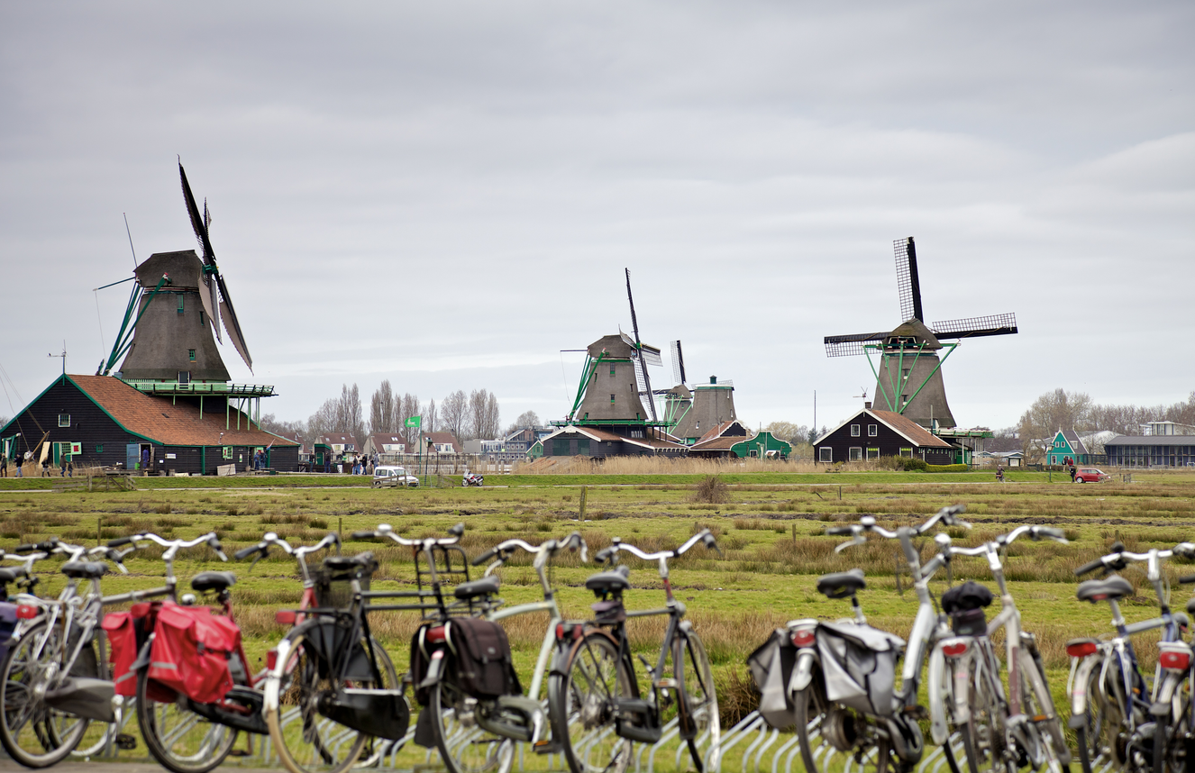 Windmills and bikes at Zaanse Schans. Photo: Murdockcrc via Wikimedia Commons