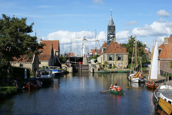 Photo: The sluice gates in Hindeloopen. Photo: M. van der Sluis via Wikimedia Commons