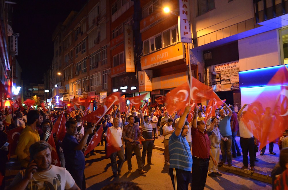 Supporters of the current regime in Turkey take to the streets. Photo: Ilkan Toprak / Anadolu Agency