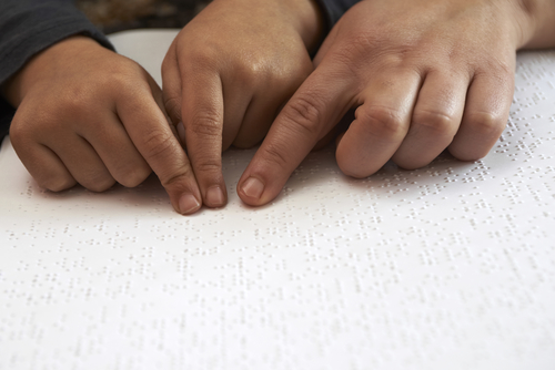 teaching blid kid to read text in braille language