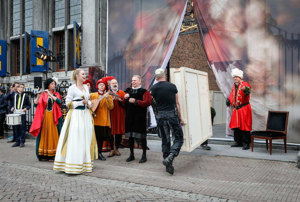 The stolen paintings are welcomed back to Hoorn. Photo: press handout Hoorn.nl