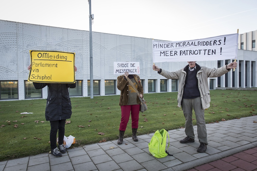 Wilders' supporters outside the court. Photo: Dingena Mol / Hollandse Hoogte