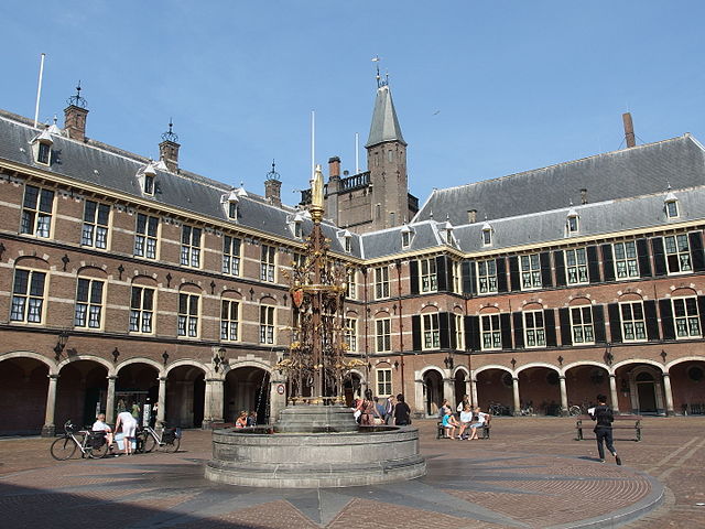 Binnenhof Photo: Guilhem Vellut via Wiki Commons