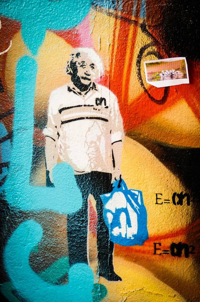 We love the idea of Albert Einstein as an Albert Heijn worker, complete with carrier bag. How Dutch can you get?