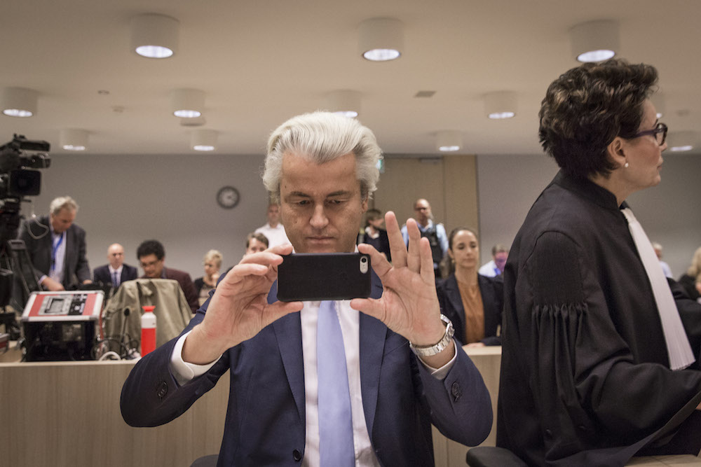 Wilders takes a selfie before making his statement. Photo: Dingena Mol / Hollandse Hoogte