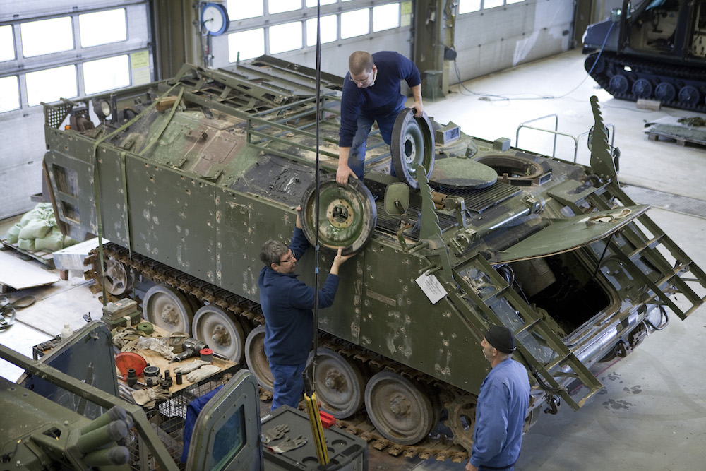 Tank maintenance at Eygelshoven. Photo: Defensie.nl