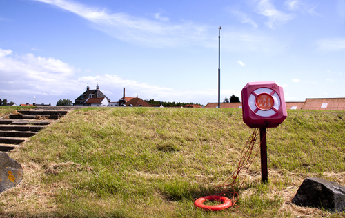 Dutch enjoy early spring but rising sea level looms: KNMI report