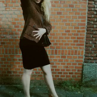 This man photographed strangers in front of the same wall for seven years
