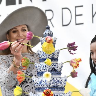 Queen Maxima opens show of porcelain not good enough for the emperor