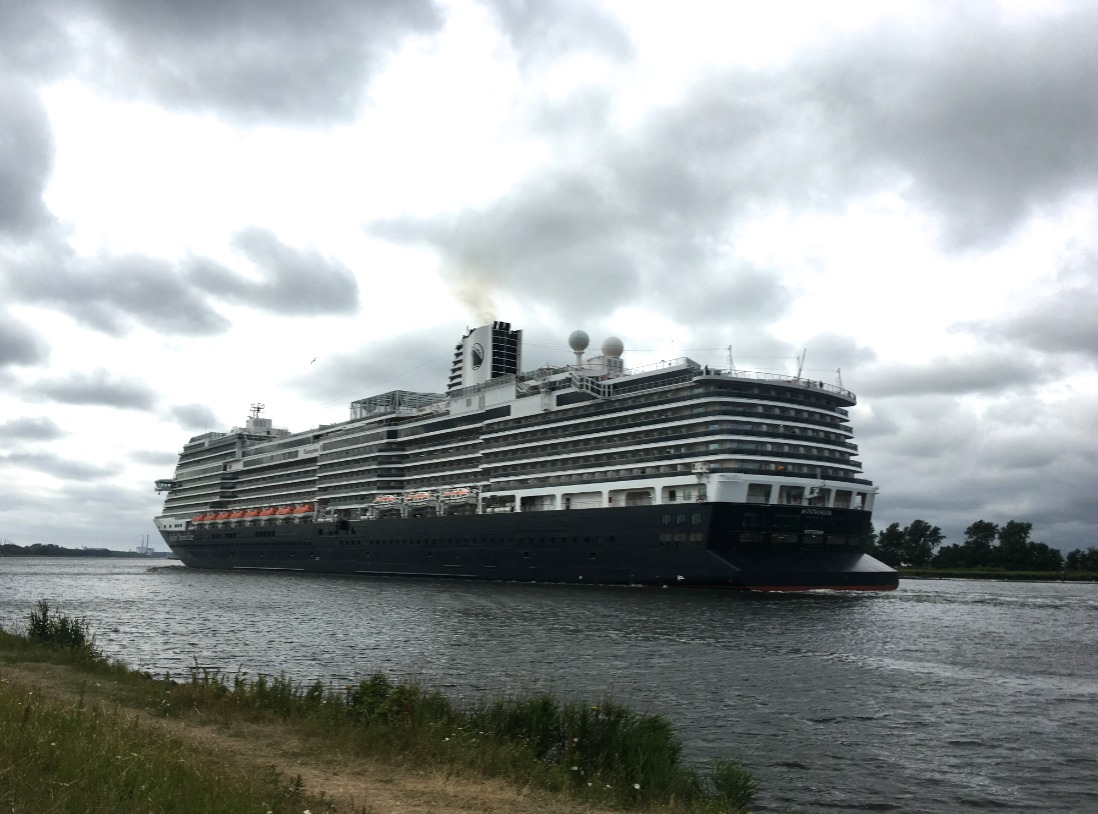 cruise ship amsterdam