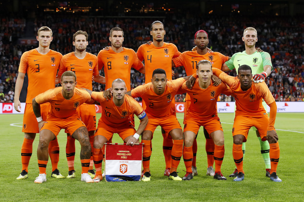 Wesley Sneijder bows out of Oranje with 2-1 win over Peru - DutchNews.nl