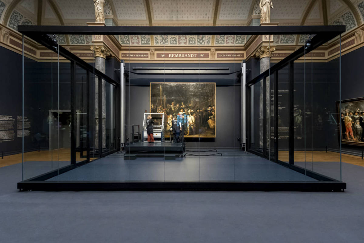 The glass box in the Rijksmuseum where the restoration of the Night Watch will be carried out for a year from July 2019.