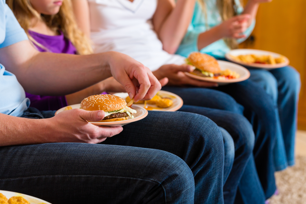 CDA zegt junkfood-advertenties te verbieden en een leeftijdsgrens in te stellen