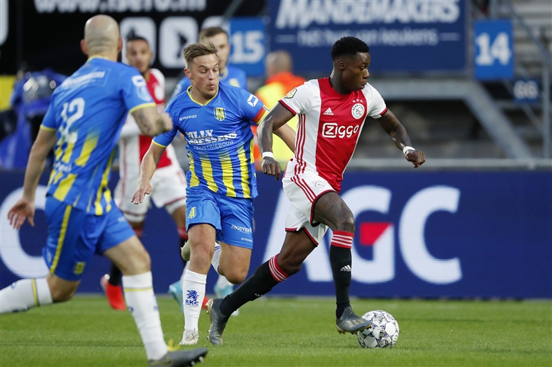 RKC Waalwijk defenders chasing Ajax striker Quincy Promes