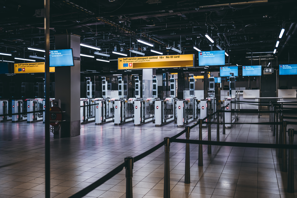 Schiphol begint experimenten met digitale reistesten voor Canada