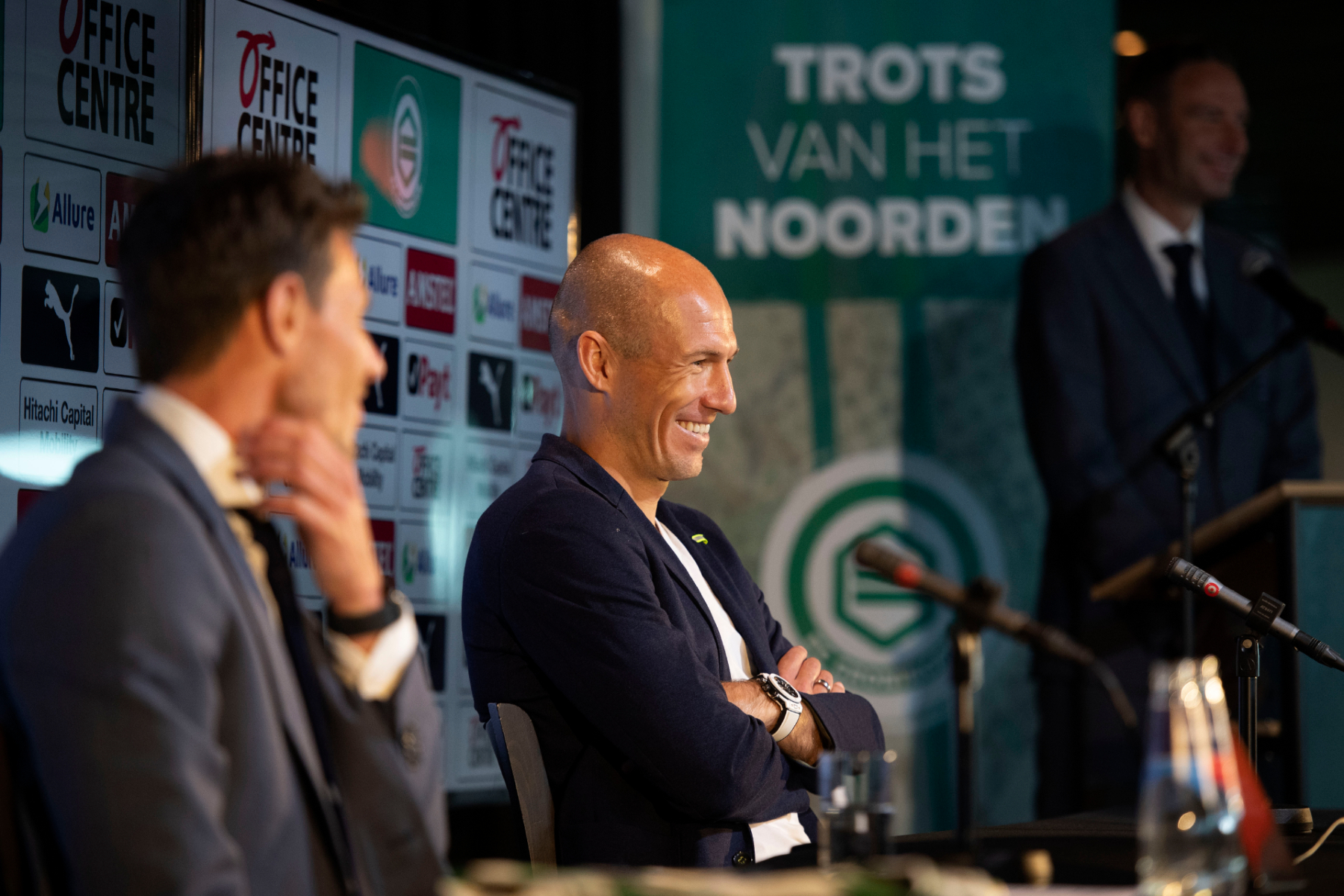 FC Groningen technical director Mark-Jan Fledderus unveils new signing Arjen Robben at a press conference.