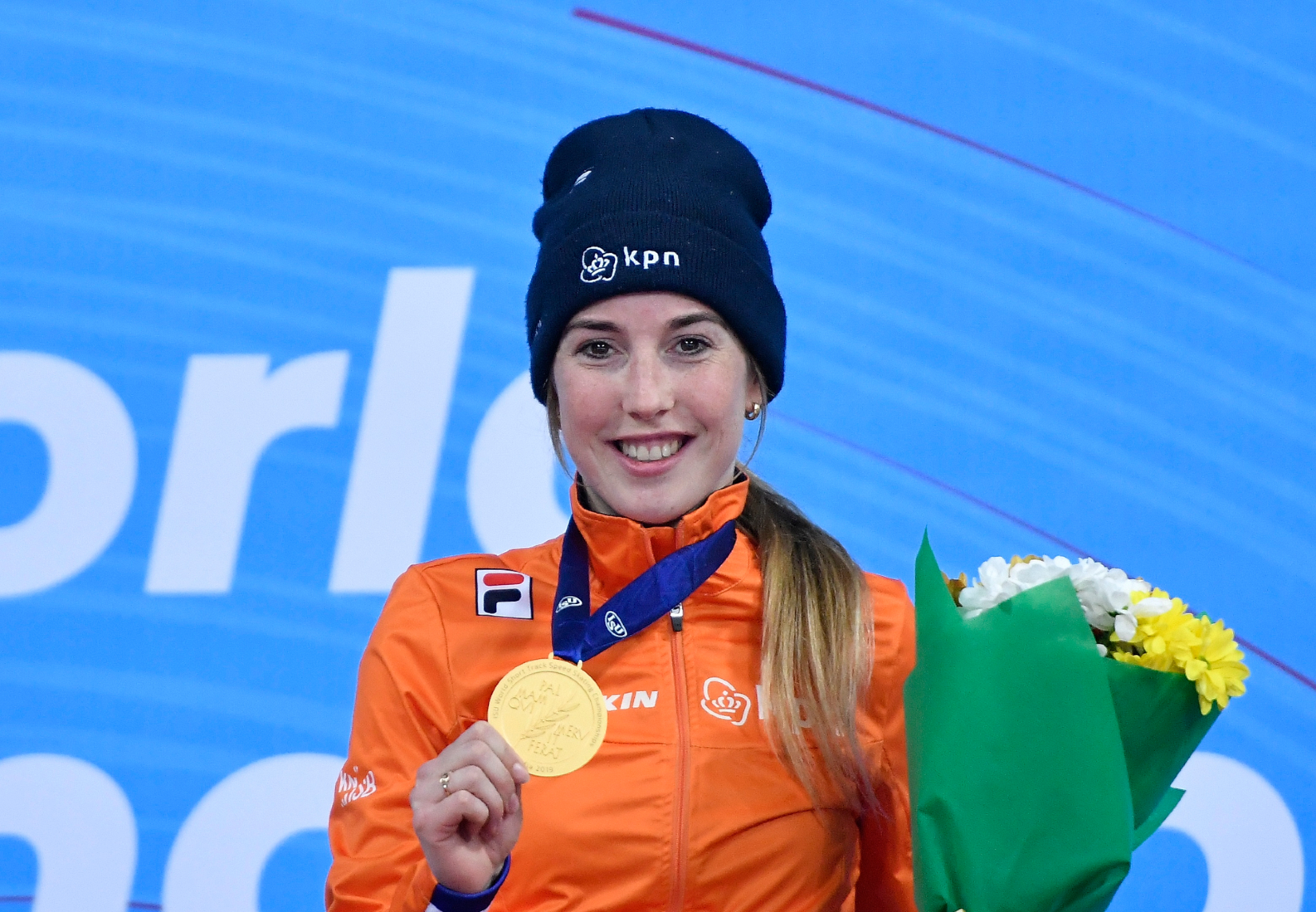 Lara van Ruijven holding her gold medal and a bunch of flowers at the ceremony following her victory at the World Short Track Speed Skating Championships in 2019.