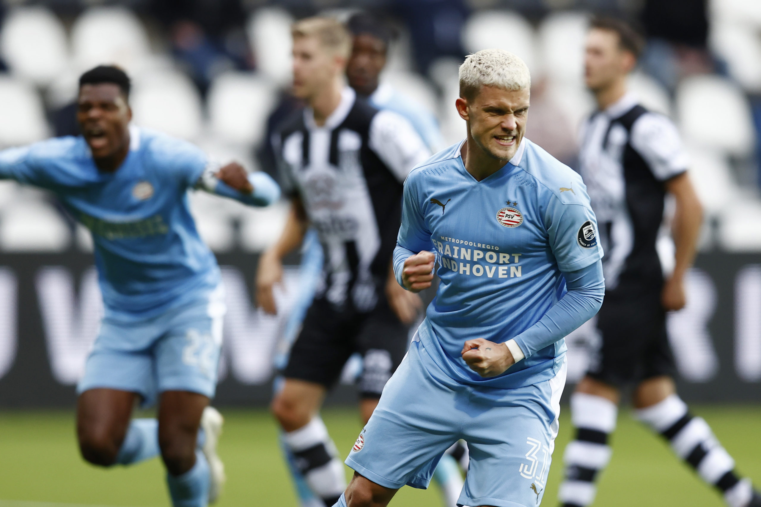 PSV Eindhoven' Philipp Max clenches his fist after scoring the equalising penalty.