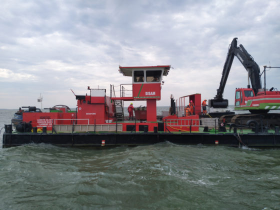 The crane arm draining water from the Markermeer to be sifted for wreckage of the BK716.