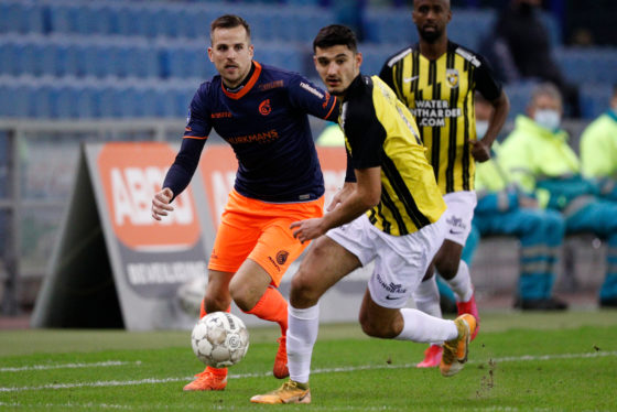 Armando Broja of Vitesse Arnhem on the ball with Fortuna Sittard defender Jorrit Smeets looking on