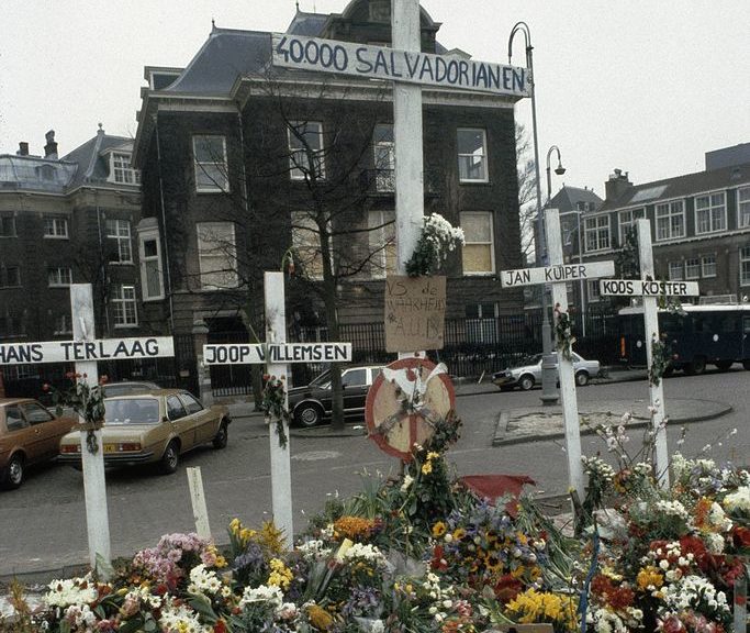 In 1982 werden in El Salvador twee mannen gearresteerd die Nederlandse journalisten vermoordden