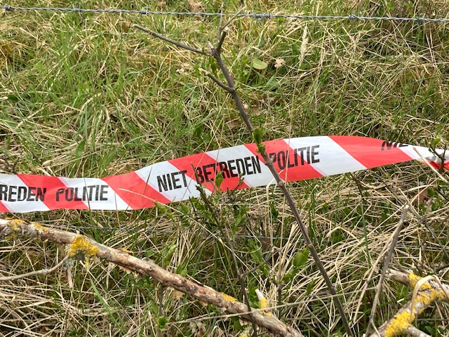 Twee vrouwen, een dode en een gewonde, werden gevonden onder de brug