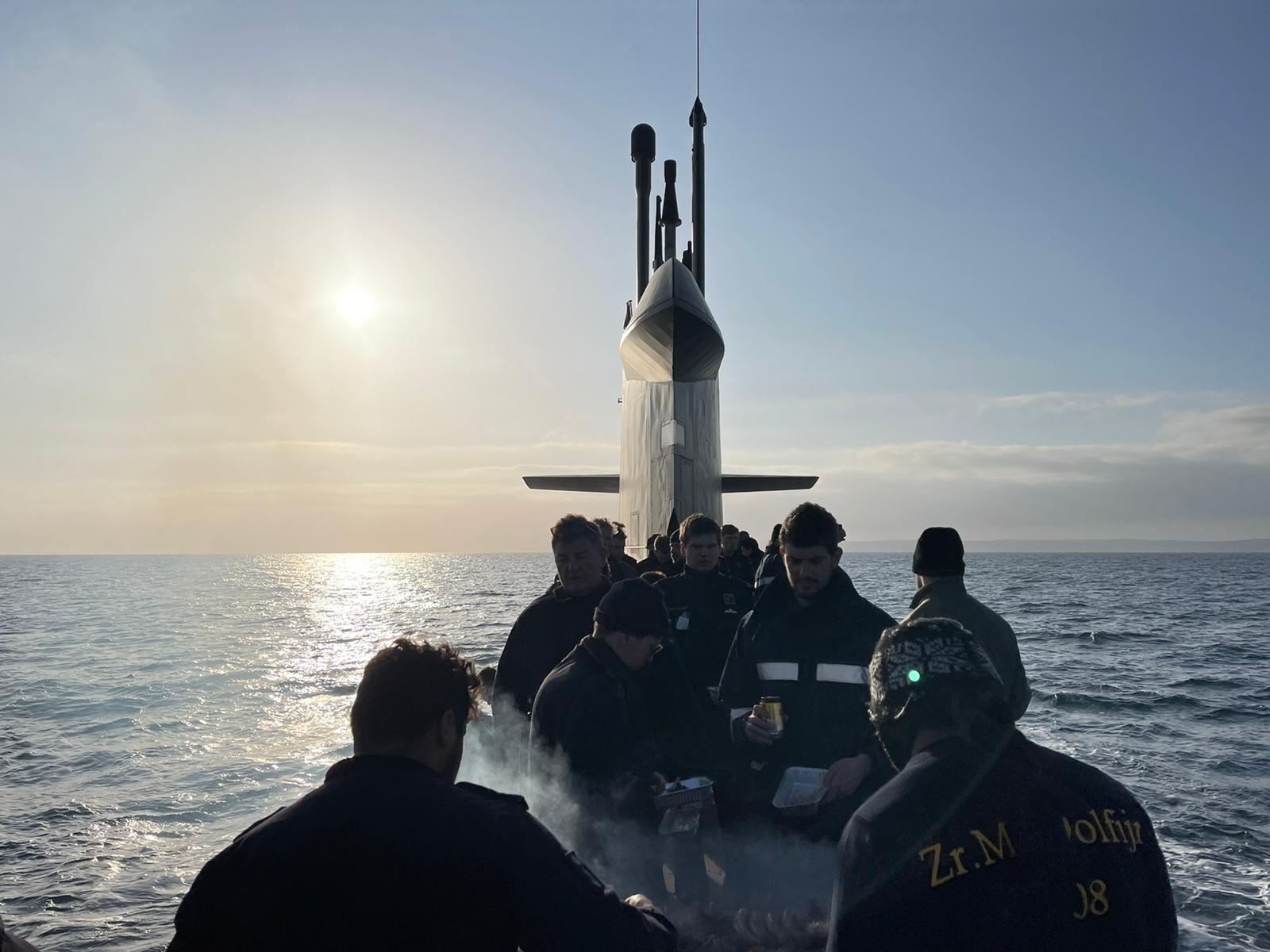Голландские моряки. Моряки на подводной лодке. Матрос на подводной лодке. Голландский матрос. Матросов подводные лодки. Голландские моряки. Моряки на подводной лодке. Матрос на подводной лодке. Голландский матрос.