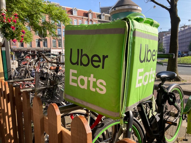 Uber Eats bows down to union pressure and will payroll riders