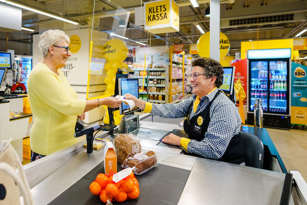 mini Soeverein Couscous Jumbo opens 'chat checkouts' to combat loneliness among the elderly -  DutchNews.nl