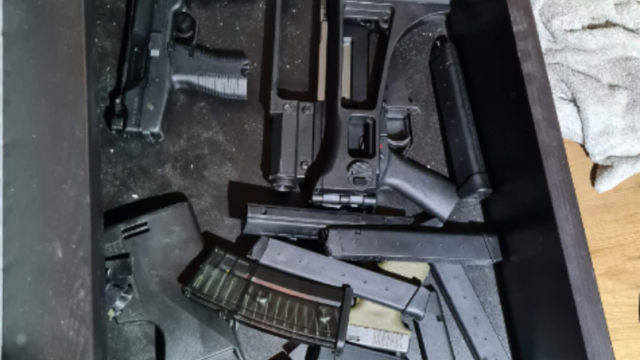 Seven arrests after weapons found in Amsterdam home - DutchNews.nl