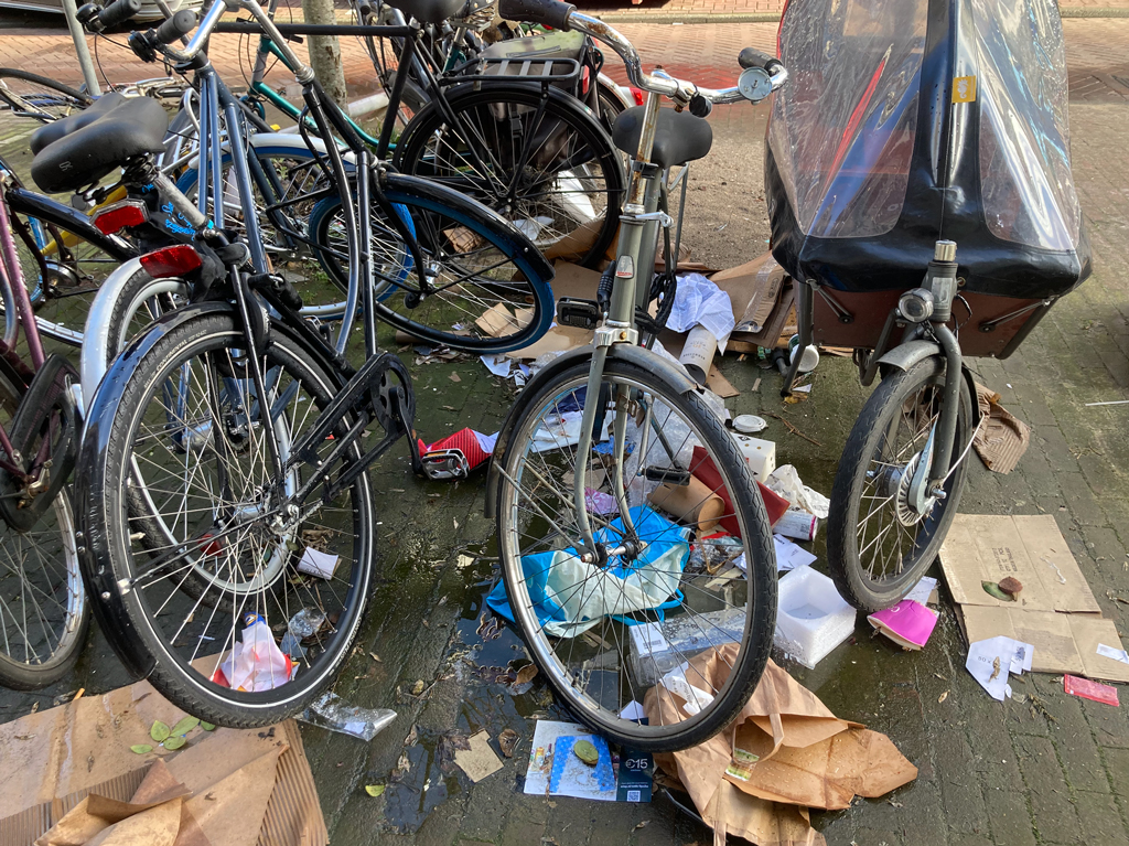 Enschede councillors back €1,000 fine for dumping rubbish