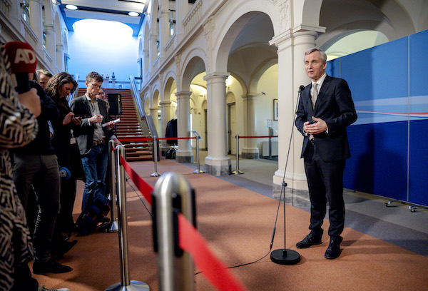 Dutch set up crisis team to deal with refugees from Ukraine