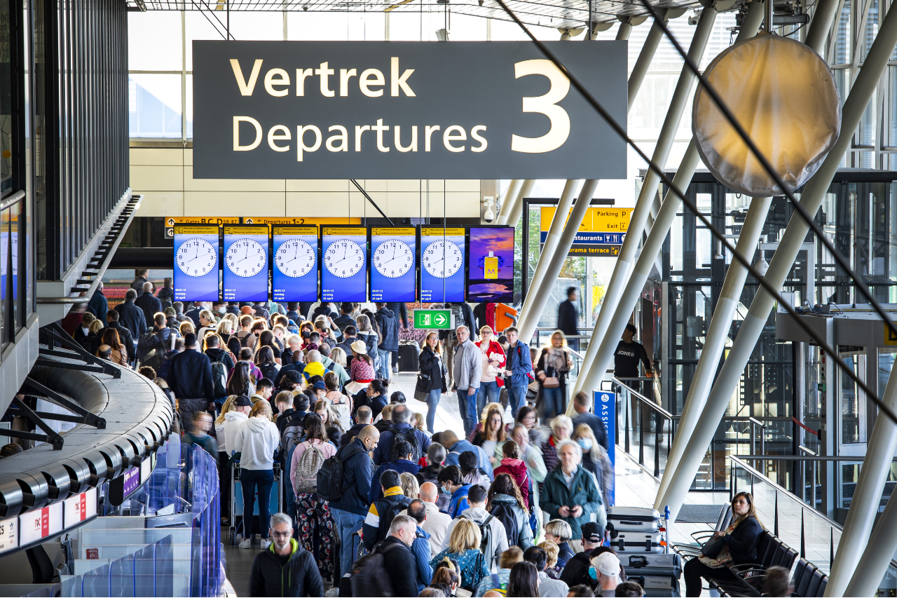 De vakbonden waarschuwen dat er chaos zal zijn in de zomer, tenzij KLM werknemersproblemen oplost