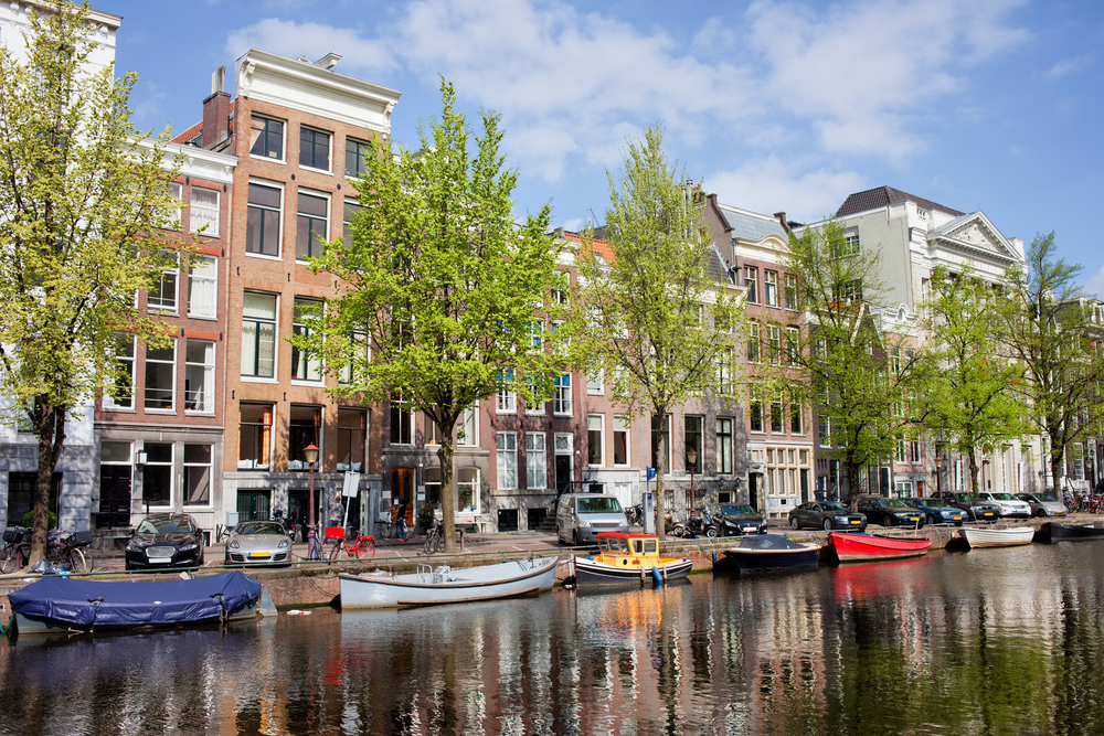 Keizersgracht tenant sees room rent slashed from €1,950 to €95 - DutchNews.nl