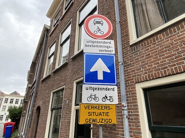 Too many road signs are "creating unsafe situations" - DutchNews.nl