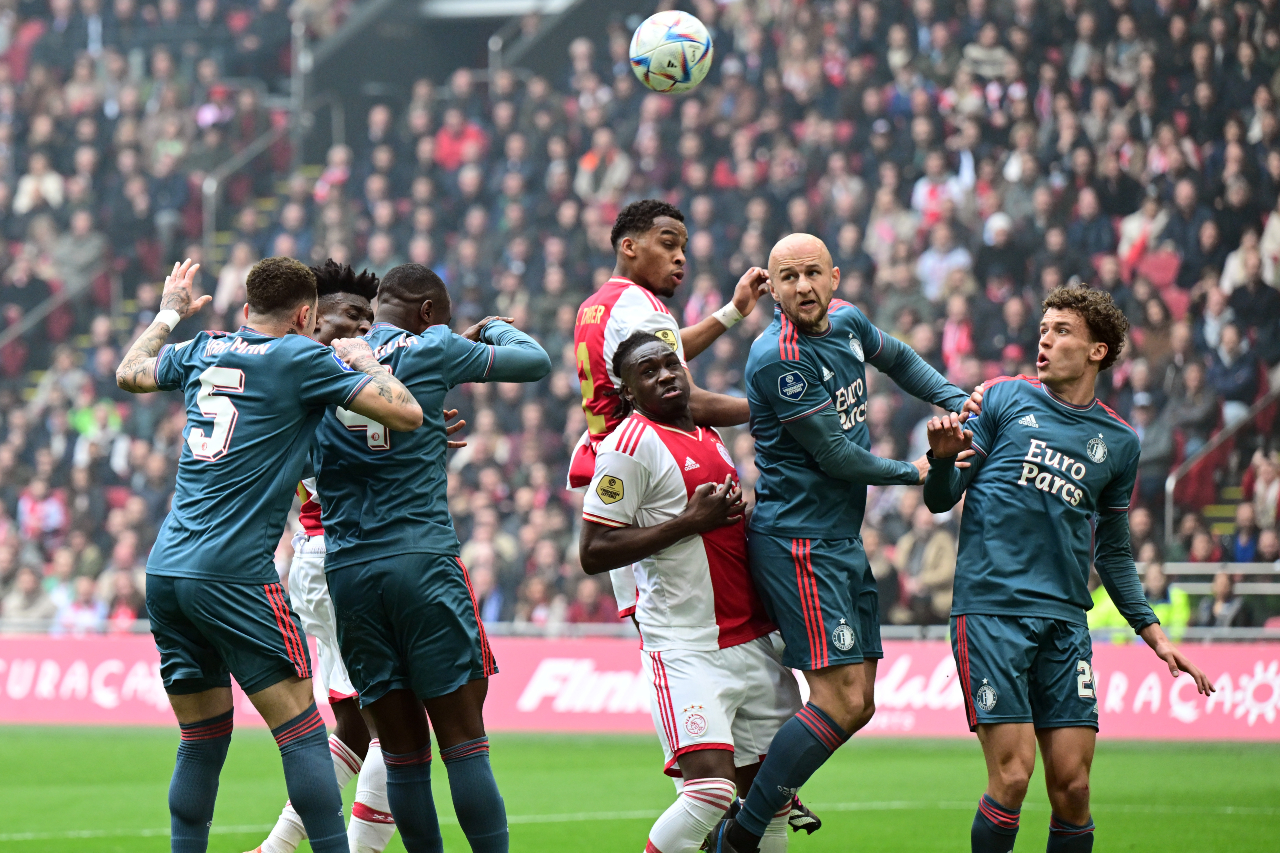 Feyenoord open up six-point gap with first win at Ajax for 18 years -  DutchNews.nl