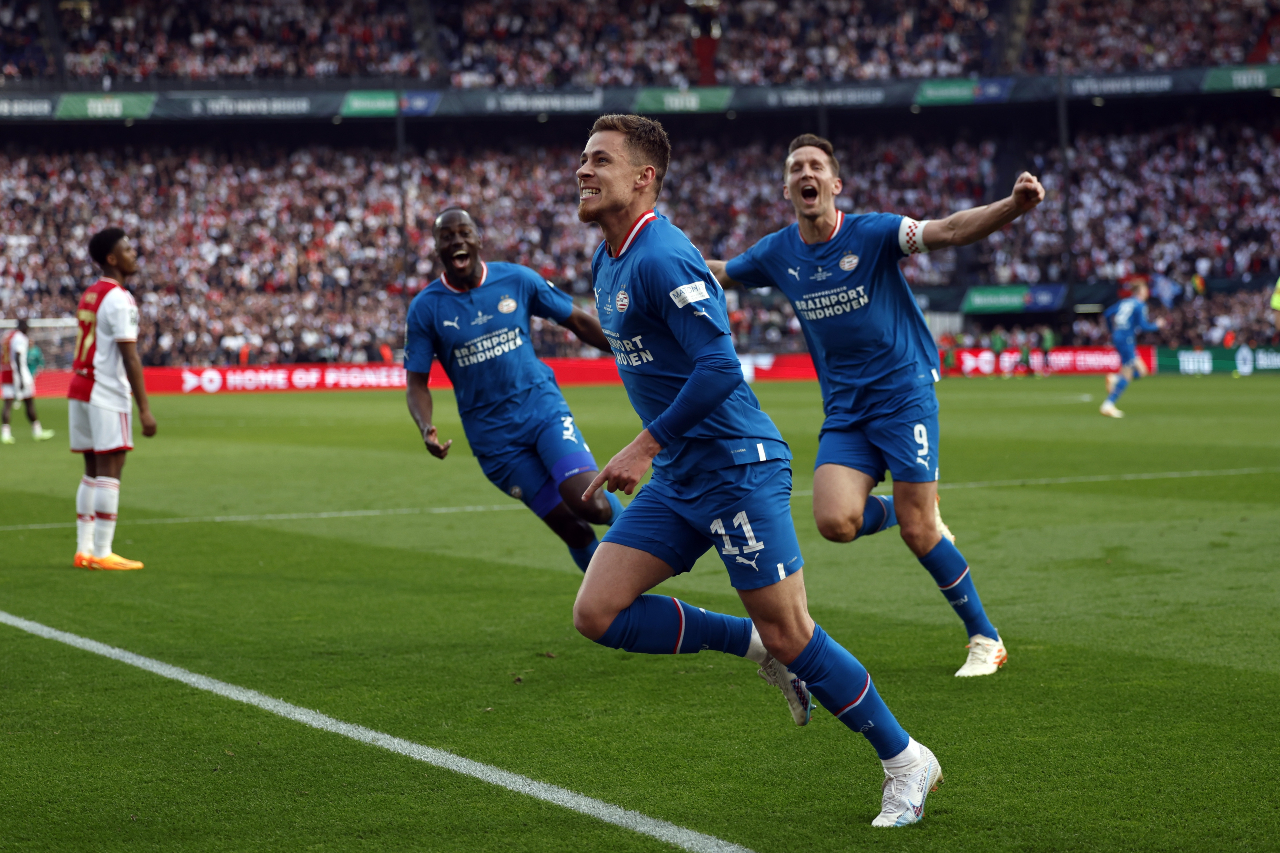 prachtig Implicaties Waarschuwing Ajax 1-1 PSV Eindhoven (2-3 pens): PSV triumph in final of few chances -  DutchNews.nl