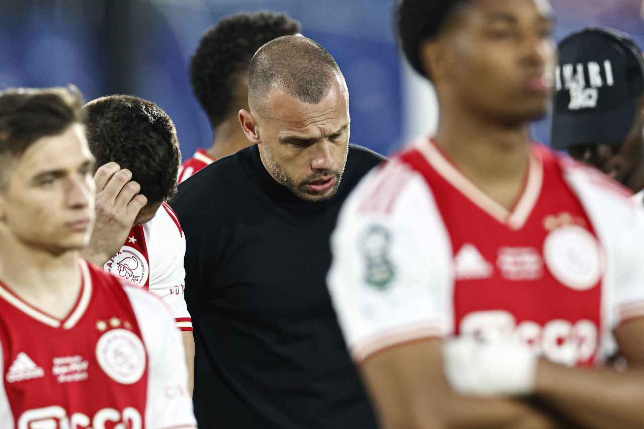 Heitinga swats away questions about his future after Ajax lose cup final - DutchNews.nl